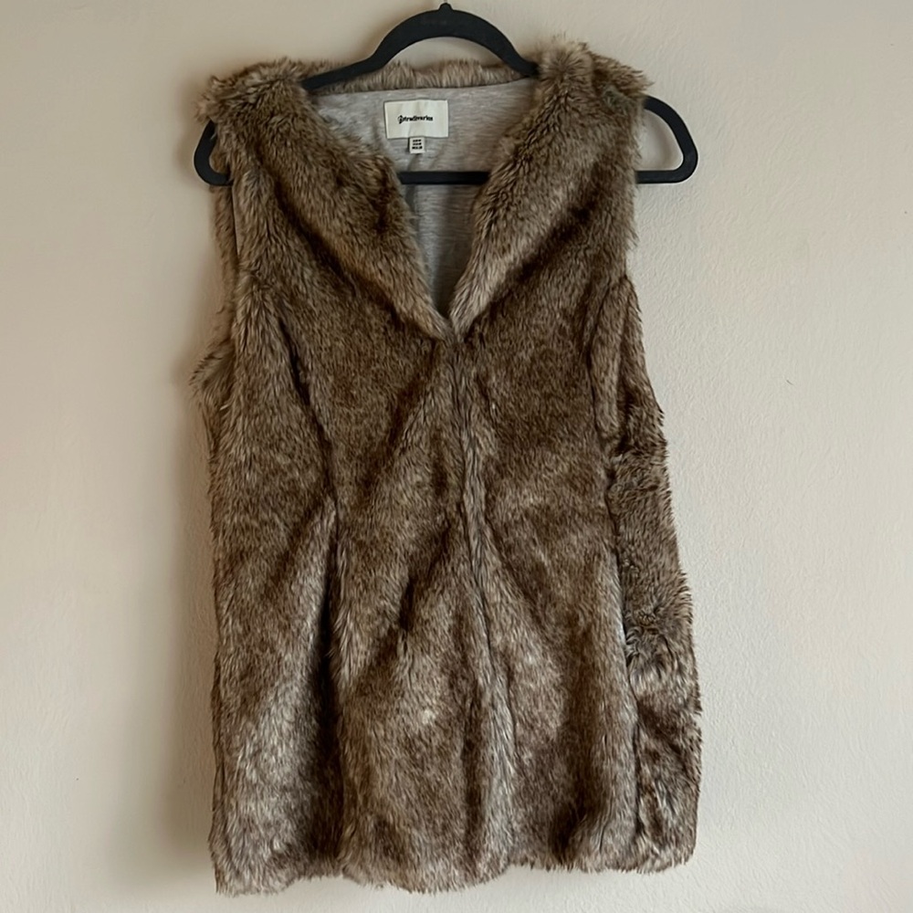 Faux- fur vest | Stradivarius
